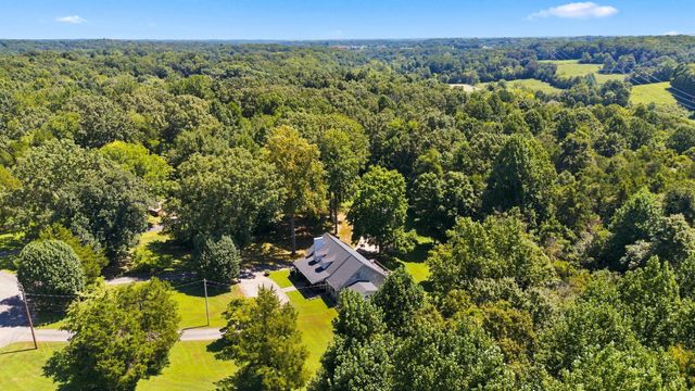 1032 Trainer Ave, Burns, TN 37029