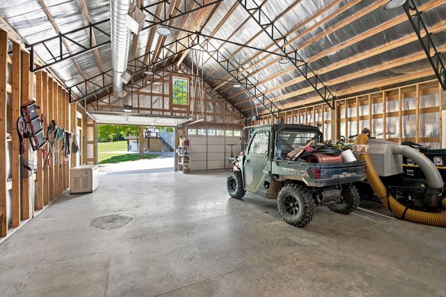 1032 Trainer Ave, Burns, TN 37029