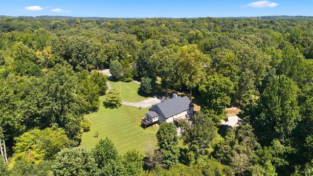 1032 Trainer Ave, Burns, TN 37029