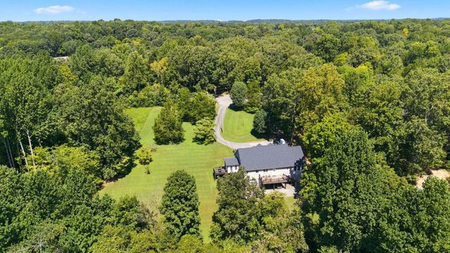 1032 Trainer Ave, Burns, TN 37029