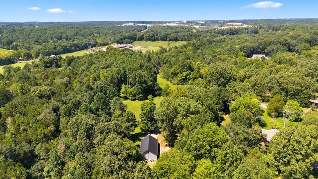 1032 Trainer Ave, Burns, TN 37029