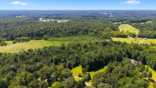 1032 Trainer Ave, Burns, TN 37029