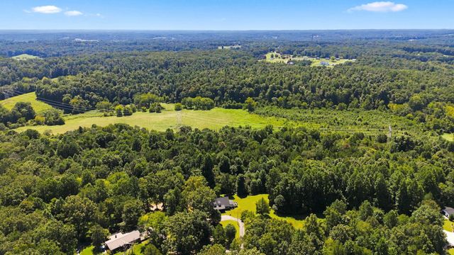 1032 Trainer Ave, Burns, TN 37029