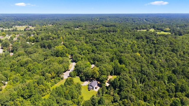 1032 Trainer Ave, Burns, TN 37029