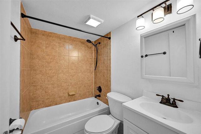 7173 Orange Drive 215B, Davie, FL 33314