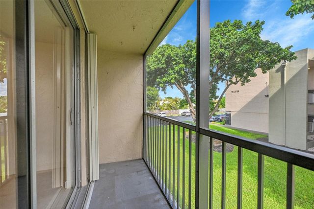 7173 Orange Drive 215B, Davie, FL 33314