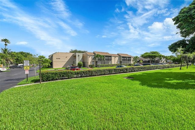 7173 Orange Drive 215B, Davie, FL 33314