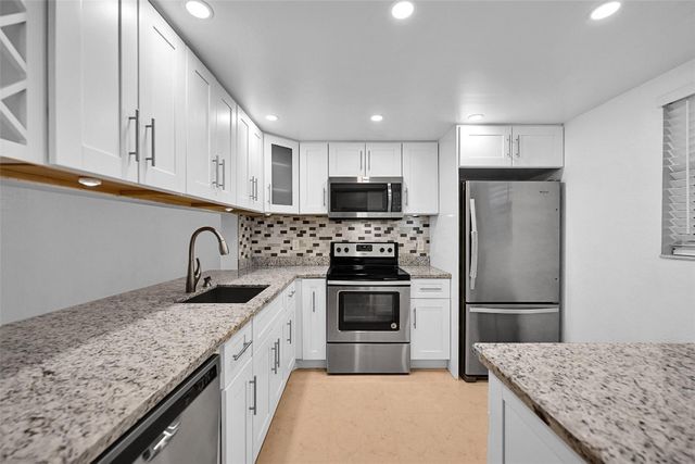 7173 Orange Drive 215B, Davie, FL 33314