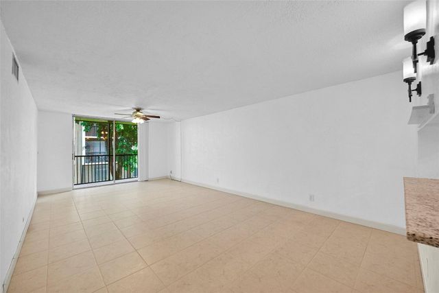 7173 Orange Drive 215B, Davie, FL 33314