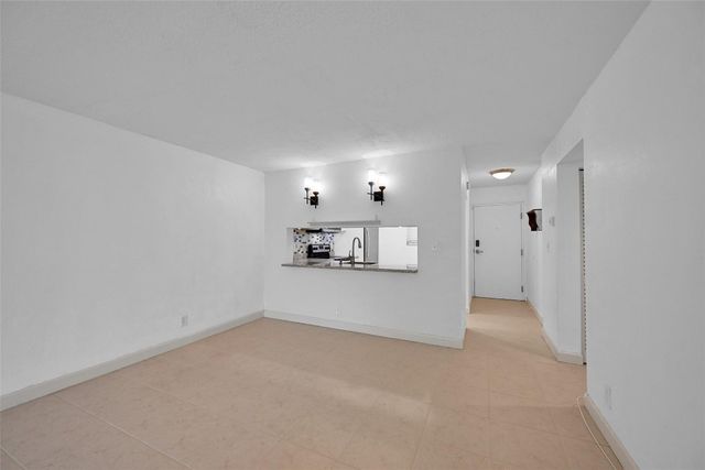 7173 Orange Drive 215B, Davie, FL 33314