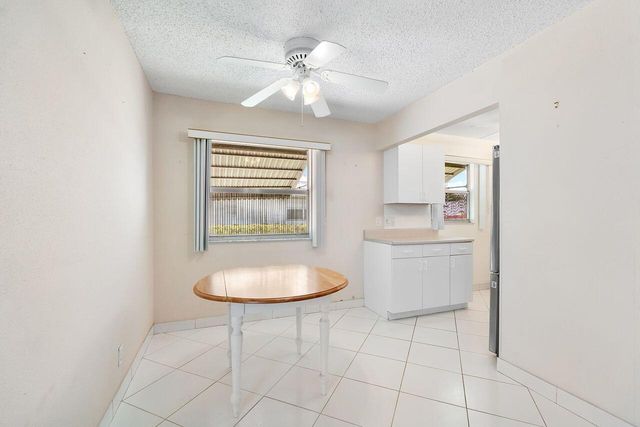 9 Valencia Trail, Delray Beach, FL 33446