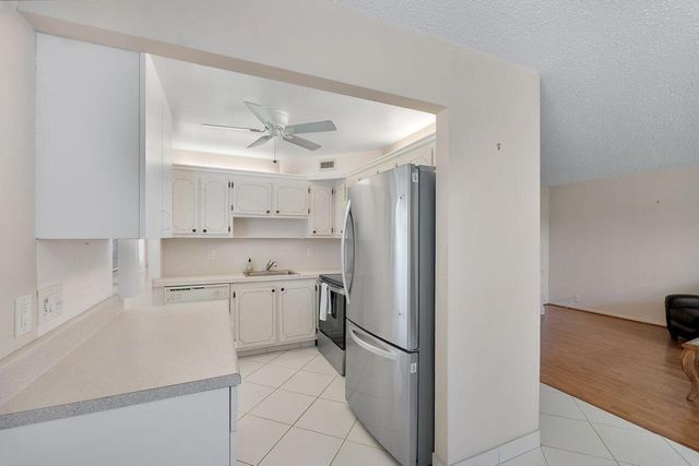 9 Valencia Trail, Delray Beach, FL 33446