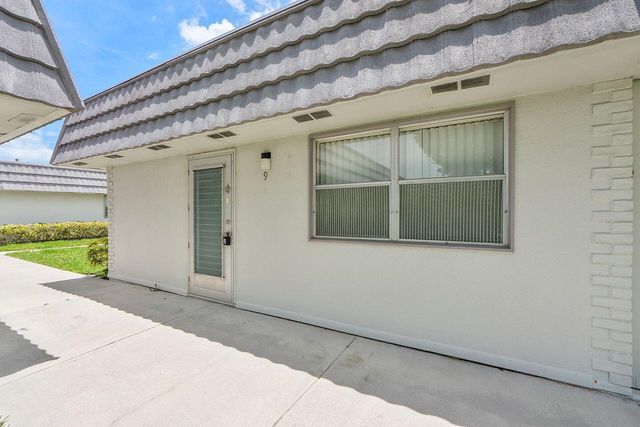9 Valencia Trail, Delray Beach, FL 33446