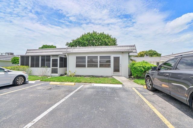 9 Valencia Trail, Delray Beach, FL 33446