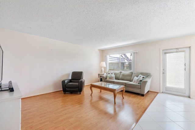 9 Valencia Trail, Delray Beach, FL 33446