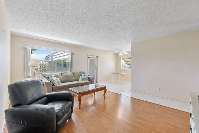 9 Valencia Trail, Delray Beach, FL 33446