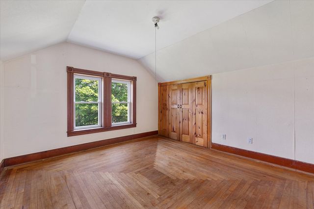 99 Lovett Rd, Oxford, MA 01540