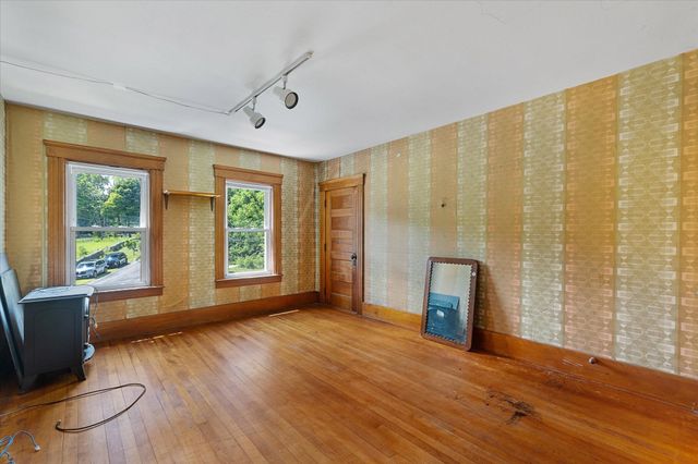 99 Lovett Rd, Oxford, MA 01540