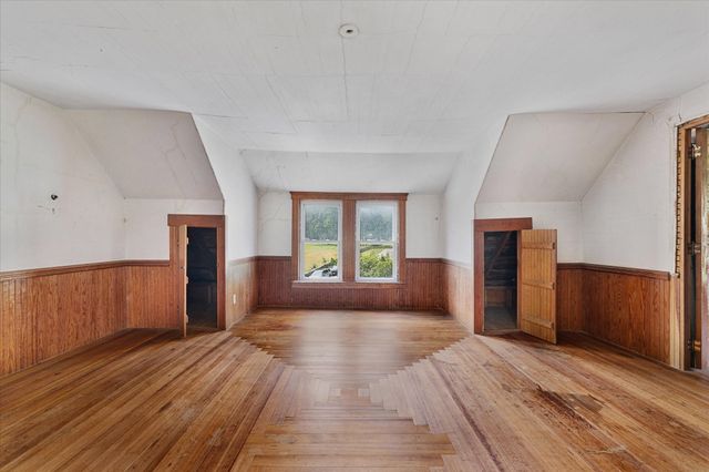 99 Lovett Rd, Oxford, MA 01540