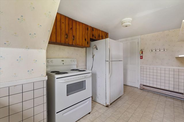 99 Lovett Rd, Oxford, MA 01540