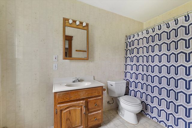 99 Lovett Rd, Oxford, MA 01540