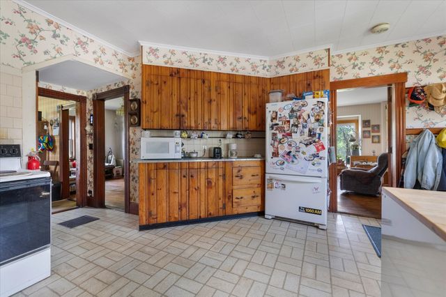 99 Lovett Rd, Oxford, MA 01540