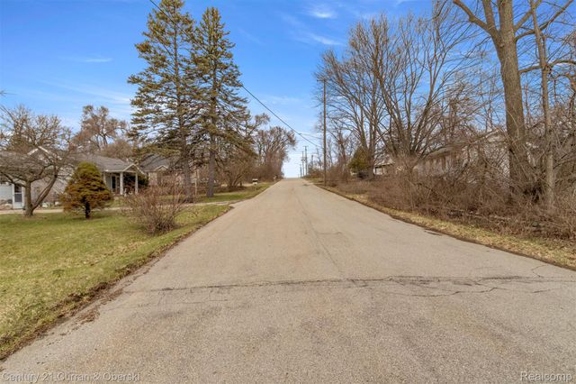 1139 S Dettman Road, Leoni Township, MI 49203