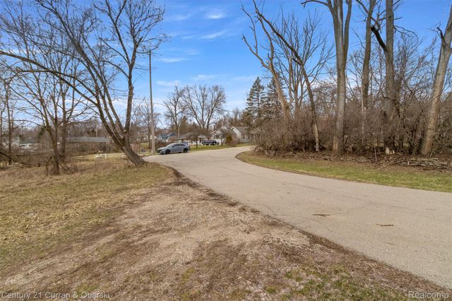 1139 S Dettman Road, Leoni Township, MI 49203