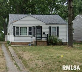 2132 E ADAMS Street, Springfield, IL 62703