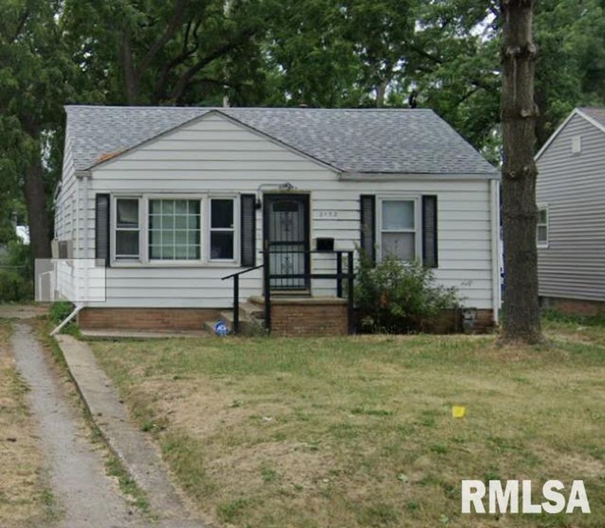 2132 E ADAMS Street, Springfield, IL 62703