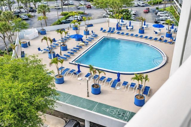 3701 N Country Club Drive 204, Aventura, FL 33180