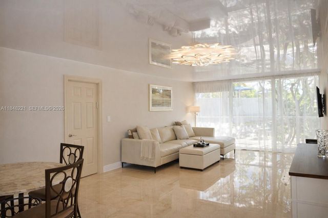 3701 N Country Club Drive 204, Aventura, FL 33180