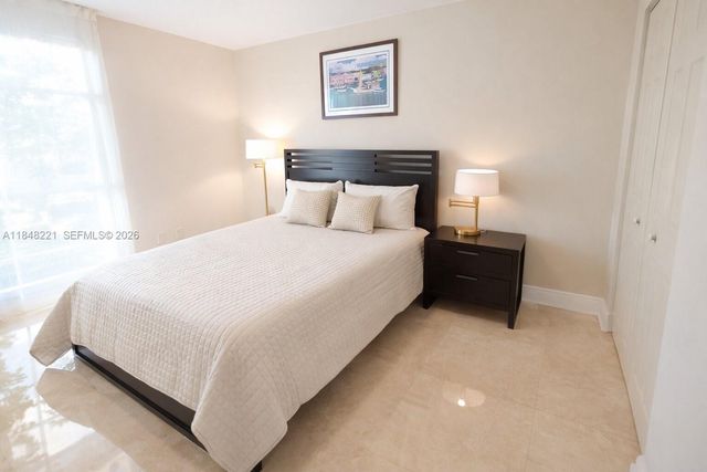 3701 N Country Club Drive 204, Aventura, FL 33180