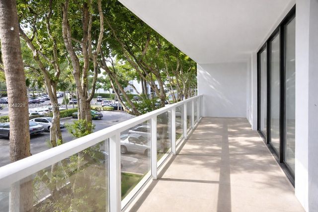 3701 N Country Club Drive 204, Aventura, FL 33180