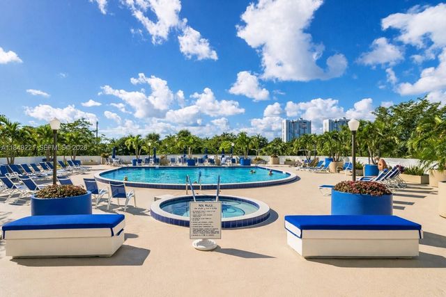 3701 N Country Club Drive 204, Aventura, FL 33180
