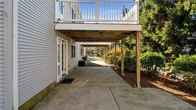 11 College Hill Road 4A, Warwick, RI 02886