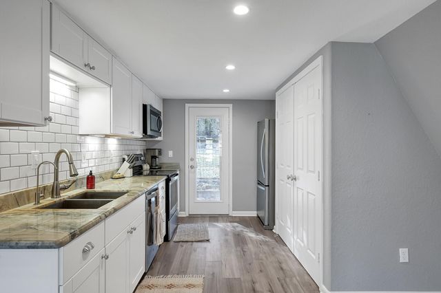 1500 W Pine Lake Circle, Conroe, TX 77316