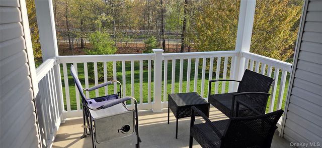 17 Greentree Court, Shirley, NY 11967