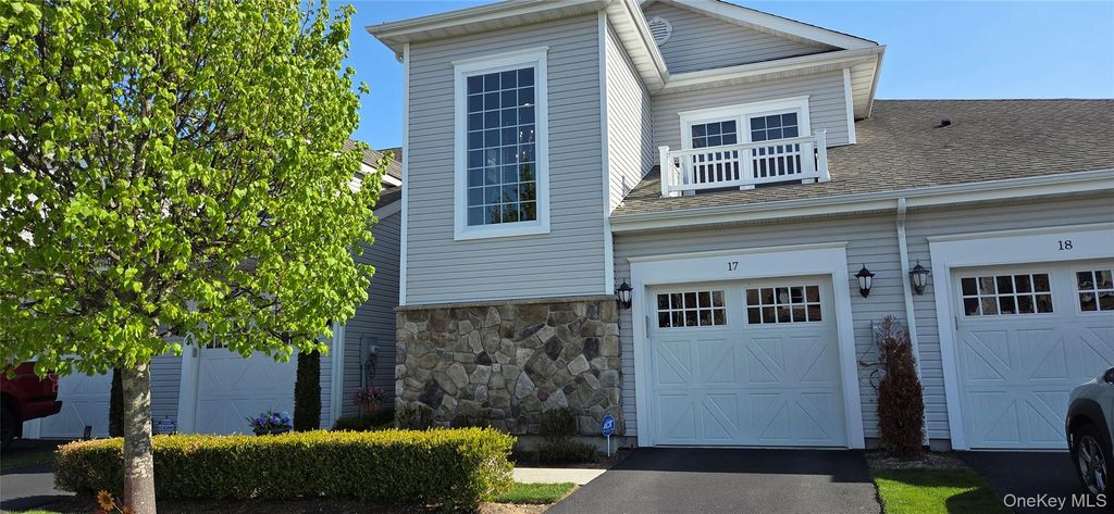 17 Greentree Court, Shirley, NY 11967