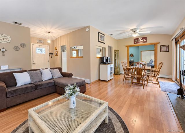 1 Lisa Lane, Port Jefferson Station, NY 11776