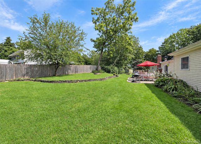 1 Lisa Lane, Port Jefferson Station, NY 11776
