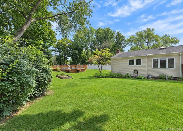 1 Lisa Lane, Port Jefferson Station, NY 11776