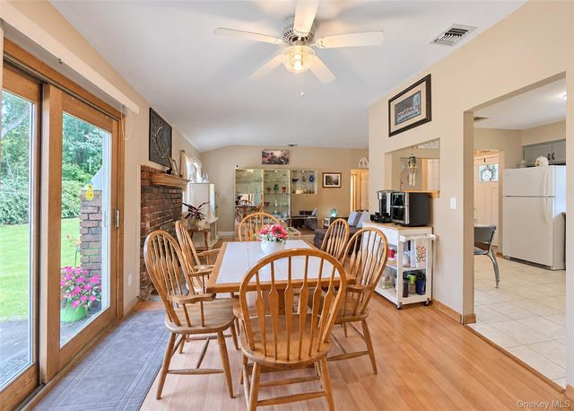1 Lisa Lane, Port Jefferson Station, NY 11776