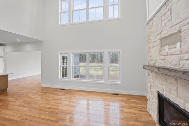11 Colonels Path, Manorville, NY 11949