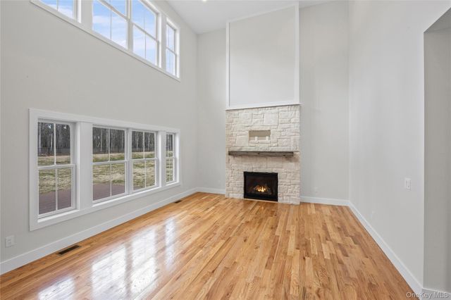 11 Colonels Path, Manorville, NY 11949