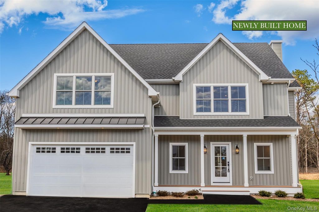 11 Colonels Path, Manorville, NY 11949