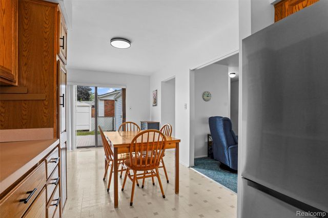 1326 W Elmwood Avenue, Clawson, MI 48017
