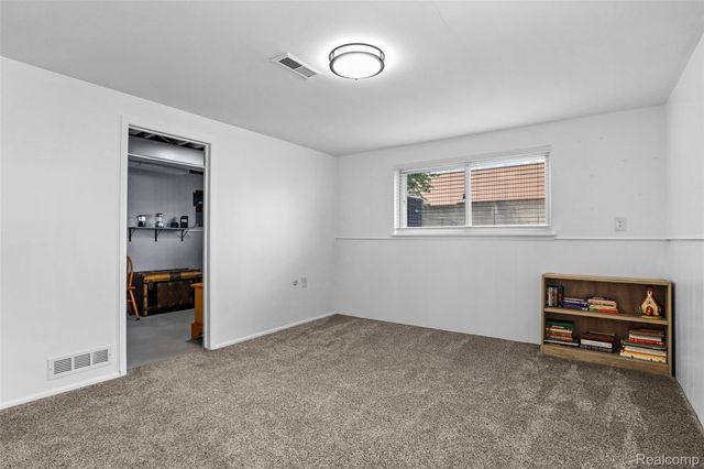 1326 W Elmwood Avenue, Clawson, MI 48017