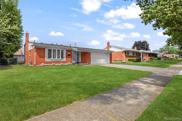 1326 W Elmwood Avenue, Clawson, MI 48017