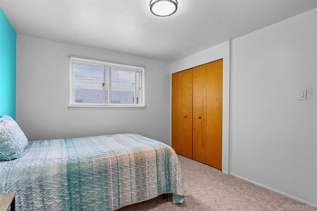 1326 W Elmwood Avenue, Clawson, MI 48017